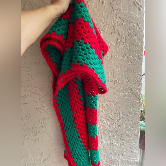 CROCHET multipurpose blanket acrylic wool, 41'x41'x41'x41'. Red-Green. Handmade - Picture 9 of 17